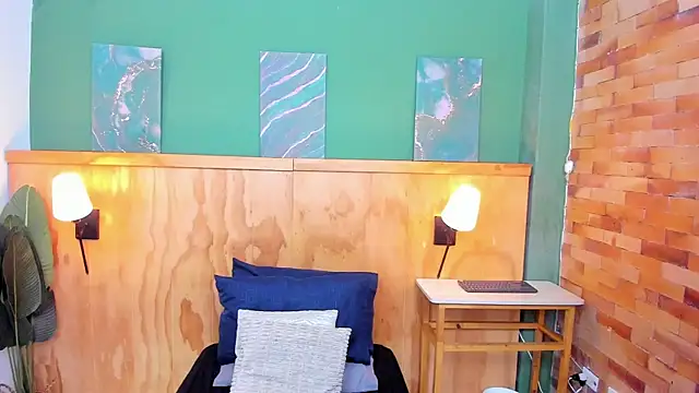 halleylorens online show from April 2026 04:53:01 PM