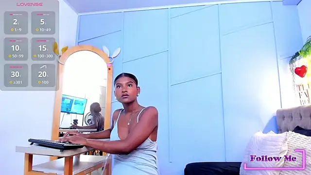 Snapshot of halleylorens chatting on February 2026 07:34:01 PM halleylorens online show from February 2026 07:34:01 PM