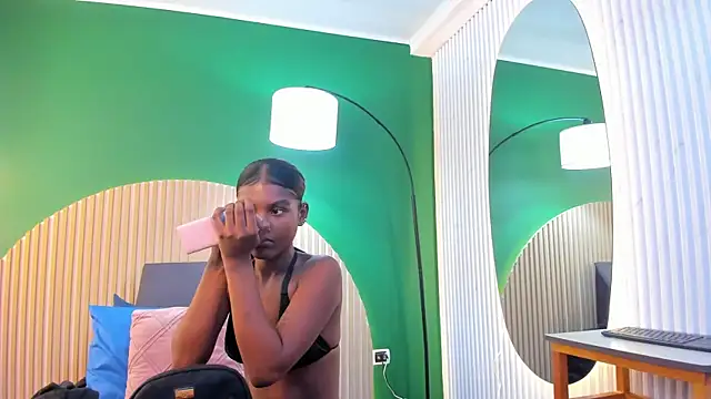 halleylorens online show from March 2026 12:20:02 PM