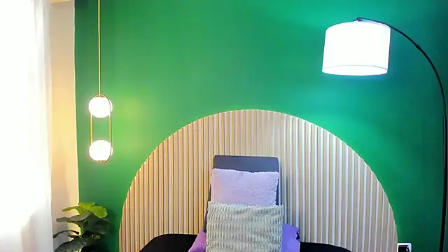 halleylorens online show from November 2025 07:25:01 PM