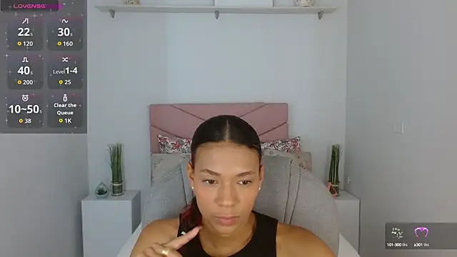 SarayVega  online show from October 2025 07:15:01 PM