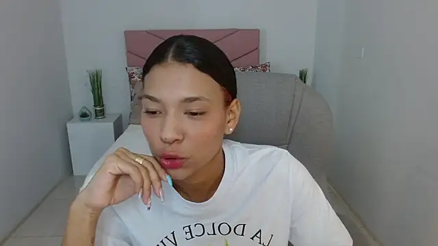 SarayVega  online show from September 2025 12:21:01 PM