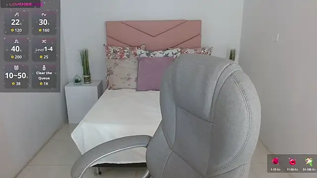SarayVega  online show from October 2025 07:11:02 PM