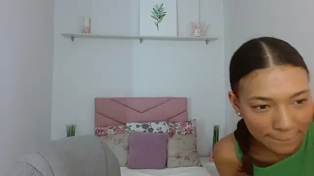 SarayVega  online show from September 2025 06:52:01 PM