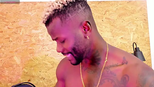 santiblack7 online show from October 2025 06:38:01 PM