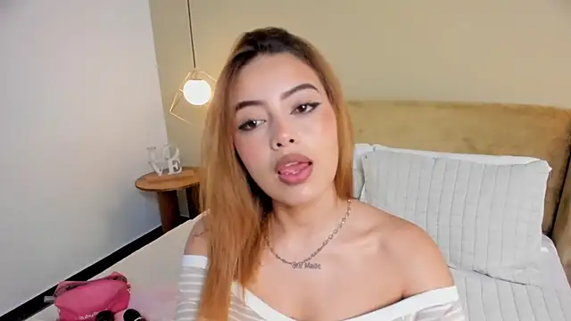Snapshot of ArianaSilva_ chatting on September 2025 12:05:01 PM ArianaSilva  online show from September 2025 12:05:01 PM