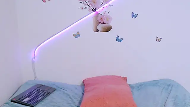 Snapshot of angelyxs chatting on October 2025 08:19:02 PM angelyxs online show from October 2025 08:19:02 PM