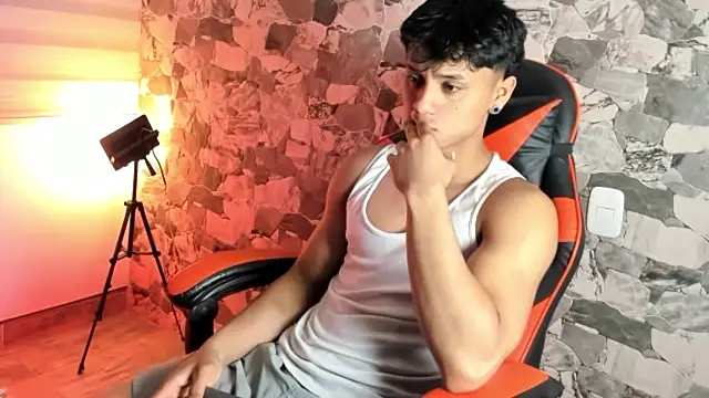 ZYZZ1312 online show from June 2026 01:14:01 AM