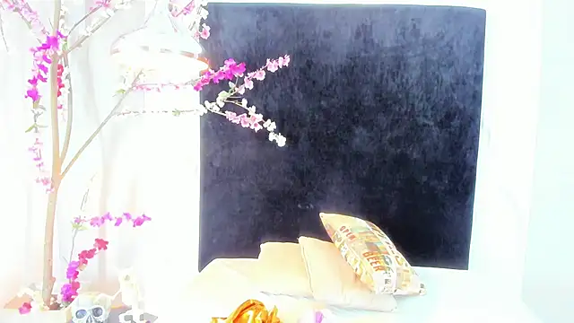 MONIK FOX CR online show from October 2025 07:43:01 PM