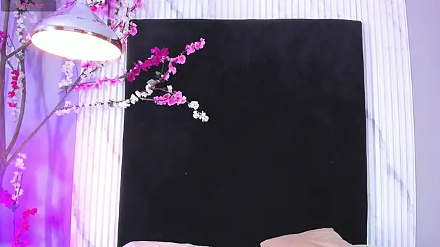 MONIK FOX CR online show from December 2025 07:48:01 PM