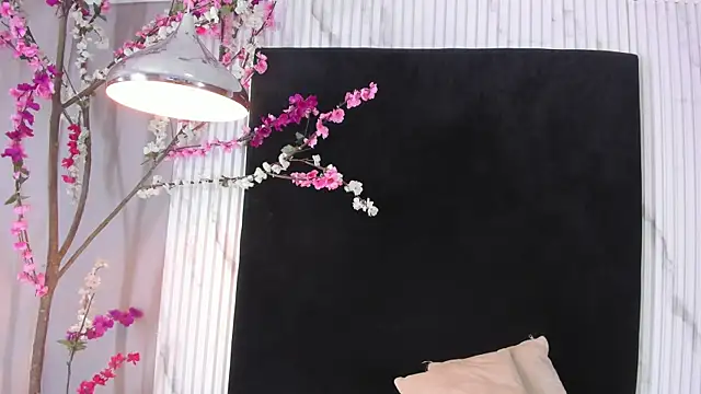 MONIK FOX CR online show from November 2025 07:47:01 PM