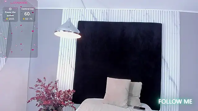MONIK FOX CR online show from October 2025 07:49:02 PM