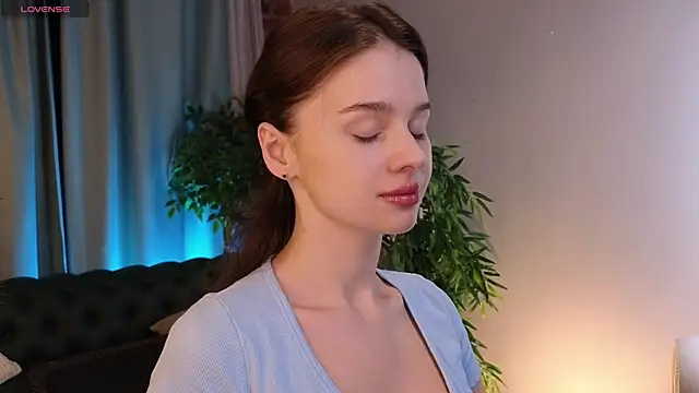 Olivia Farrell online show from November 2025 12:38:01 PM