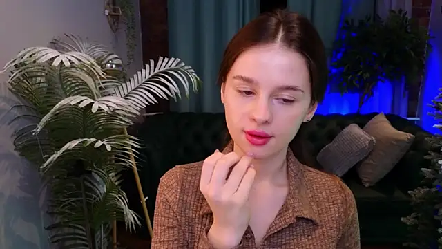 Olivia Farrell online show from November 2025 12:38:02 PM