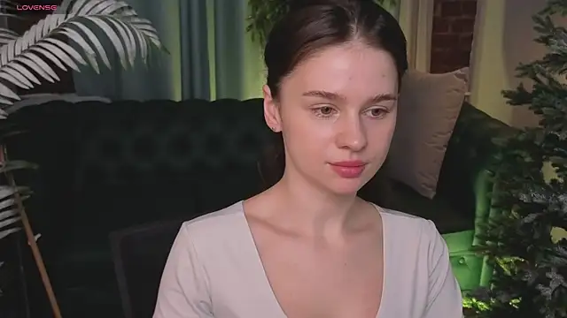 Olivia Farrell online show from December 2025 01:02:02 PM