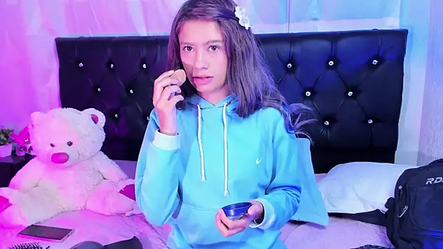 Snapshot of Sofiia_cute_ chatting on October 2025 03:51:02 AM Sofiia cute online show from October 2025 03:51:02 AM