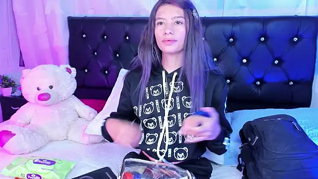 Snapshot of Sofiia_cute_ chatting on September 2025 03:43:01 AM Sofiia cute online show from September 2025 03:43:01 AM