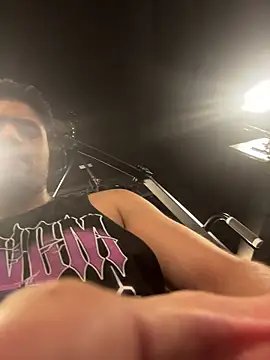 mrredcorn online show from April 2026 08:50:01 PM