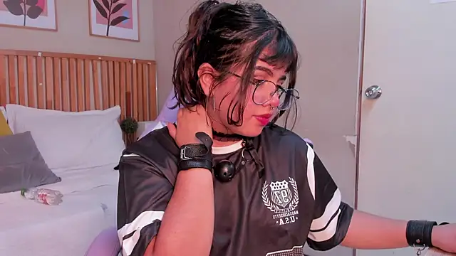 Snapshot of Zara_Snow chatting on November 2025 01:20:01 AM Zara Snow online show from November 2025 01:20:01 AM