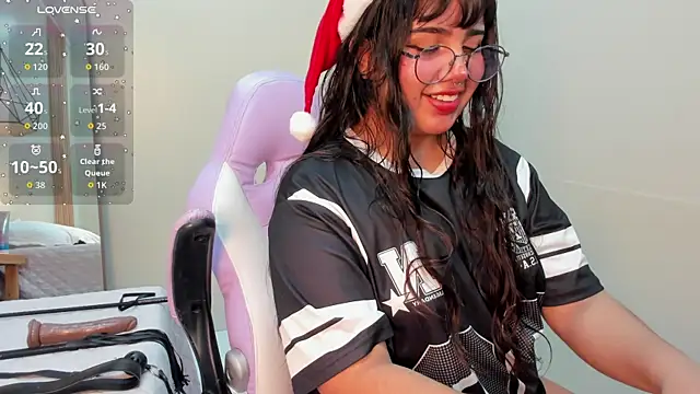 Snapshot of Zara_Snow chatting on December 2025 09:43:01 PM Zara Snow online show from December 2025 09:43:01 PM