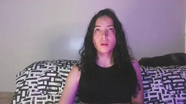 Snapshot of aliceclair_ chatting on October 2025 06:12:02 AM aliceclair  online show from October 2025 06:12:02 AM