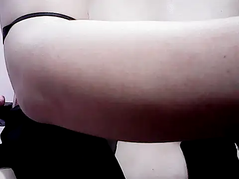 Snapshot of MistressGwennxx chatting on June 2026 02:53:01 AM MistressGwennxx online show from June 2026 02:53:01 AM