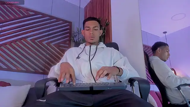 Adonis WB online show from September 2025 07:48:01 PM