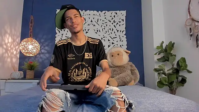 Adonis WB online show from September 2025 08:33:01 PM