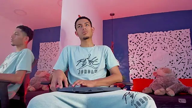 Adonis WB online show from September 2025 09:14:01 PM