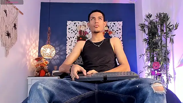 Adonis WB online show from October 2025 10:11:01 PM