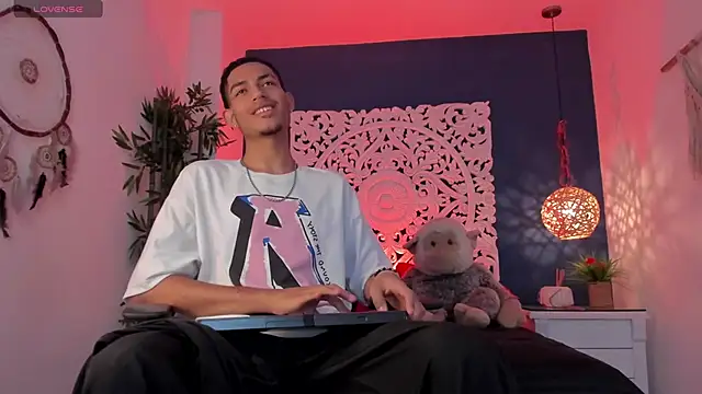 Adonis WB online show from October 2025 09:27:02 PM