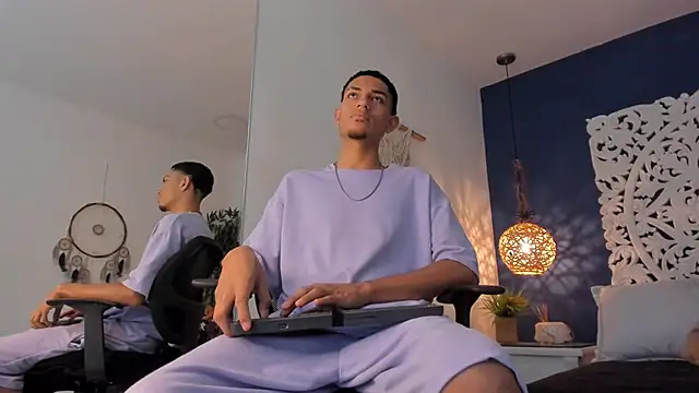 Adonis WB online show from October 2025 09:48:01 PM