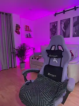 paula boom online show from December 2025 03:44:02 AM