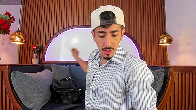 Donovan Desmond online show from November 2025 07:51:02 PM