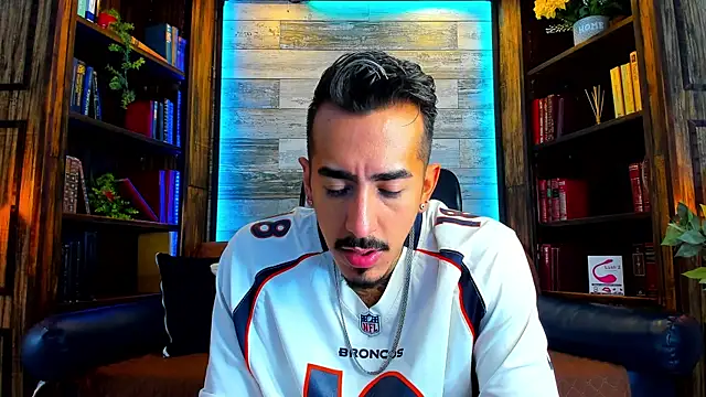 Donovan Desmond online show from December 2025 03:33:01 AM