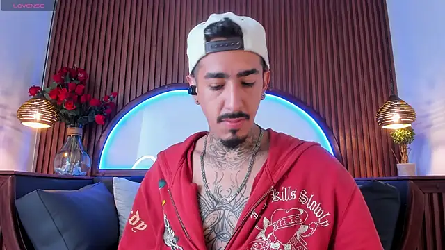 Donovan Desmond online show from November 2025 08:20:02 PM