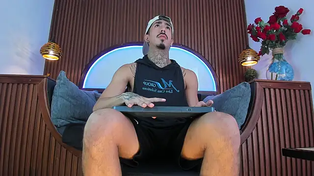 Donovan Desmond online show from November 2025 08:23:02 PM