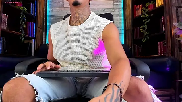 Donovan Desmond online show from April 2026 10:18:02 PM