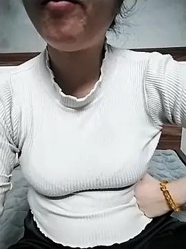 Mie rose online show from February 2026 01:33:01 PM