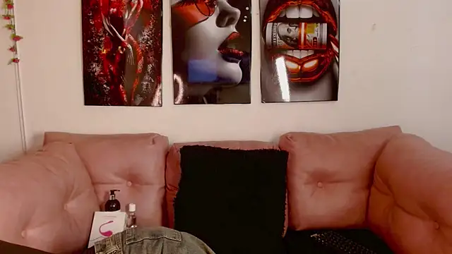 Miahotcs1 online show from March 2026 03:35:01 PM