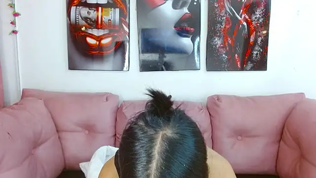 Miahotcs1 online show from April 2026 04:32:01 PM