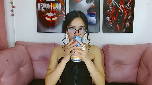 Miahotcs1 online show from April 2026 04:01:01 PM