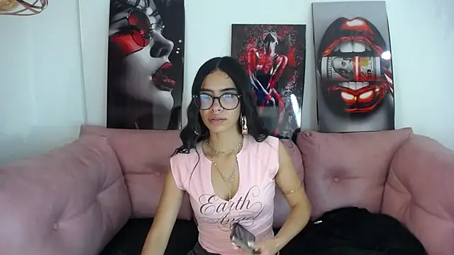 Snapshot of Miahotcs1 chatting on May 2026 04:04:01 PM Miahotcs1 online show from May 2026 04:04:01 PM