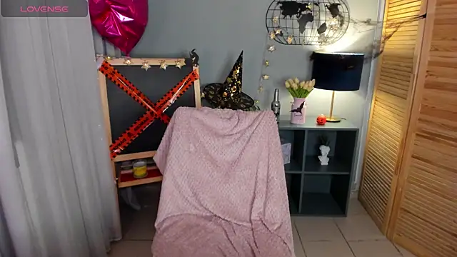 mishapallmer online show from October 2025 01:49:01 AM