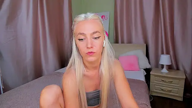 Snapshot of mishapallmer chatting on July 2026 07:42:02 PM mishapallmer online show from July 2026 07:42:02 PM