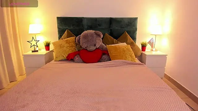 mishapallmer online show from October 2025 08:17:01 AM