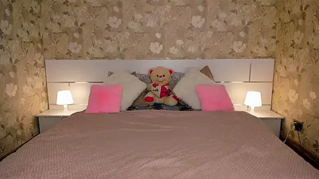 mishapallmer online show from April 2026 07:05:02 AM