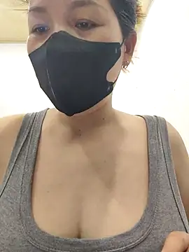 Snapshot of Ladymlem chatting on October 2025 06:14:01 AM Ladymlem online show from October 2025 06:14:01 AM