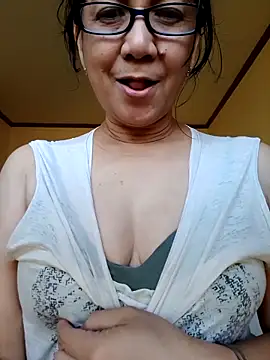 Snapshot of HotAsianDish chatting on March 2026 08:29:02 AM HotAsianDish online show from March 2026 08:29:02 AM