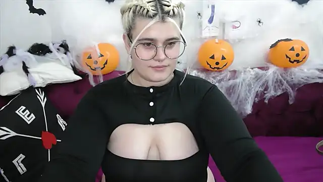 Amber Monro online show from October 2025 02:11:02 AM